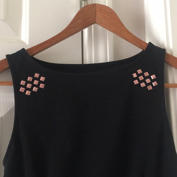 Black tank top - Picture 2 of 3